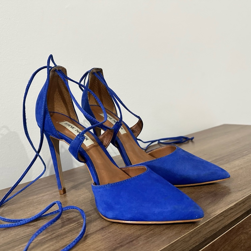 Steven Madden suede heel. With ankle straps.